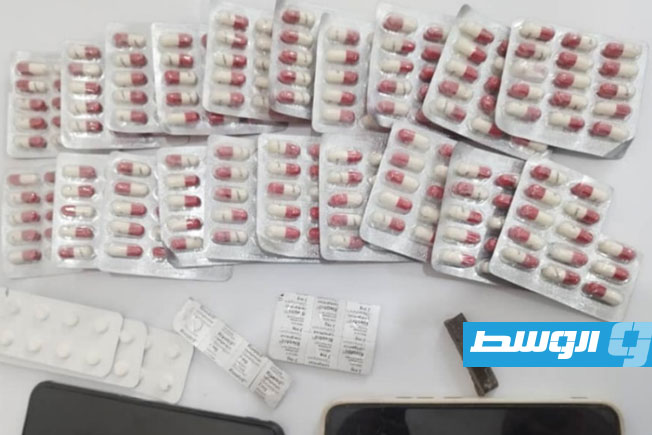 إلقاء القبض على 5 مقيمين بحوزتهم مواد مخدرة