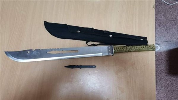 إلقاء القبض على أفراد خلال مواجهة باستخدام أدوات حادة في البحيرة إلقاء القبض على أفراد خلال مواجهة باستخدام أدوات حادة في البحيرة