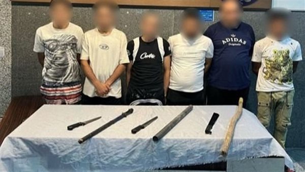 إلقاء القبض على المتشاجرين باستخدام أدوات حادة في القاهرة. إلقاء القبض على المتشاجرين باستخدام أدوات حادة في القاهرة.