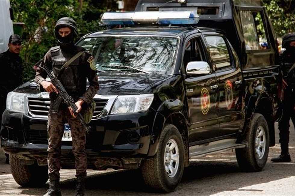 إلقاء القبض على المتورطين في سرقة المدارس والهواتف والمنازل في القاهرة إلقاء القبض على المتورطين في سرقة المدارس والهواتف والمنازل في القاهرة