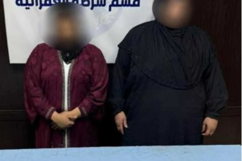 إلقاء القبض على امرأتين بتهمة سلب مجوهرات ذهبية من طالبة في الجيزة