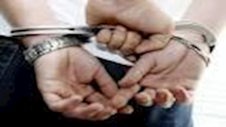 إلقاء القبض على شخص بحوزته كمية من مخدر الحشيش في الأقصر إلقاء القبض على شخص بحوزته كمية من مخدر الحشيش في الأقصر