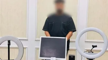 إلقاء القبض على صانع محتوى في القاهرة بتهمة تصوير ونشر مقاطع فيديو غير لائقة على مواقع التواصل الاجتماعي.