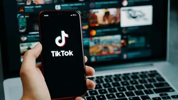 إلقاء القبض على مدونة مشهورة بتصوير فتيات بأسلوب غير لائق والتحريض على الفساد الأخلاقي. إلقاء القبض على مدونة مشهورة بتصوير فتيات بأسلوب غير لائق والتحريض على الفساد الأخلاقي.