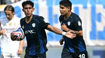 إلياس مونتيل يحرز الهدف الأول لباتشوكا في مباراة ضد ريال مدريد.