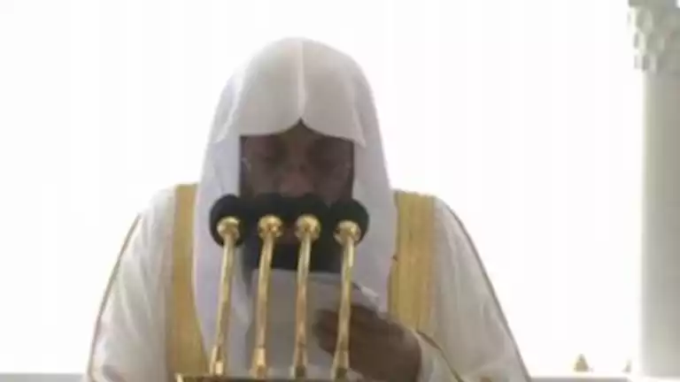إمام المسجد الحرام يعبّر عن انتقاده للاحتفال بمرور السنين: دعوة للتأمل الذاتي والمحاسبة إمام المسجد الحرام يعبّر عن انتقاده للاحتفال بمرور السنين: دعوة للتأمل الذاتي والمحاسبة