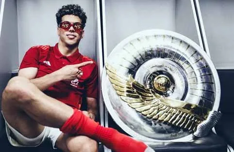 إمام عاشور يتوج بلقب أفضل هداف في الدوري المصري إمام عاشور يتوج بلقب أفضل هداف في الدوري المصري