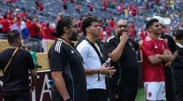 إمام عاشور يدعم لاعبي الأهلي خلال مواجهتهم مع بالميراس البرازيلي في مونديال الأندية