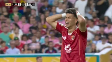 إمام عاشور يقدّم الدعم لنجوم الأهلي قبل مواجهة بورتو في كأس العالم للأندية.