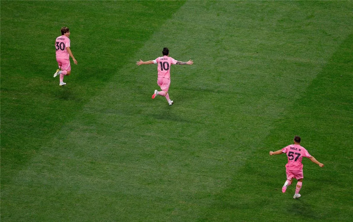 إنتر ميامي يهزم بورتو بهدفين في كأس العالم للأندية ويزيد تحديات الأهلي. إنتر ميامي يهزم بورتو بهدفين في كأس العالم للأندية ويزيد تحديات الأهلي.