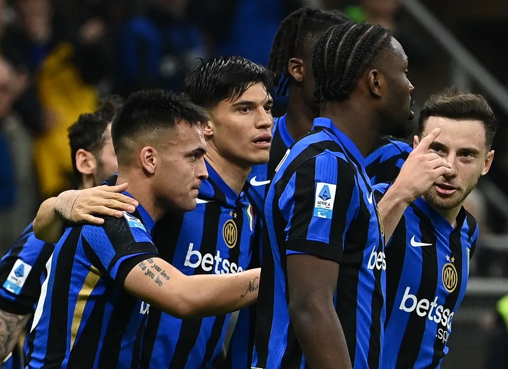 إنتر ميلان يحقق الفوز على أوراوا بهدفين لمارتينيز وكاربوني في كأس العالم للأندية إنتر ميلان يحقق الفوز على أوراوا بهدفين لمارتينيز وكاربوني في كأس العالم للأندية