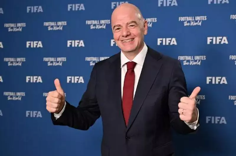 إنفانتينو: أثق في نجاح بطولة كأس العالم للأندية… ونسعى لتجنب وجود مدرجات فارغة خلالها. إنفانتينو: أثق في نجاح بطولة كأس العالم للأندية… ونسعى لتجنب وجود مدرجات فارغة خلالها.