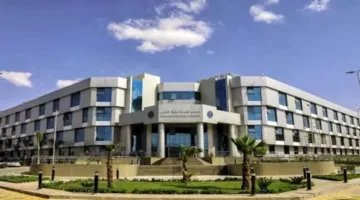 إنقاذ حياة طفل حديث الولادة في مجمع الإسماعيلية الطبي من خلال إجراء عملية دقيقة لعلاج عيب خلقي