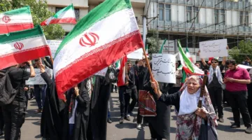 إيران: إسقاط طائرة مسيرة إسرائيلية قرب مدينة قم وتعرض مقاتلة للإصابة خلال التصدي الجوي