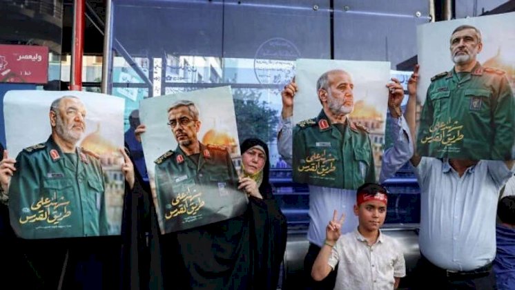 إيران تحتجز خمسة أشخاص بتهمة التعاون مع الموساد. إيران تحتجز خمسة أشخاص بتهمة التعاون مع الموساد.