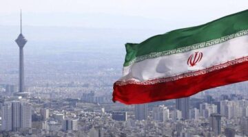 إيران تحظر على المسؤولين استخدام الأجهزة المتصلة بالشبكات وسط هجوم إلكتروني يعطل أحد البنوك الكبرى.