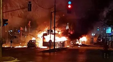إيران تستهدف ميناء حيفا ومحطة كهرباء بالإضافة إلى قاعدة نيفاتيم الجوية بتل أبيب (فيديو)