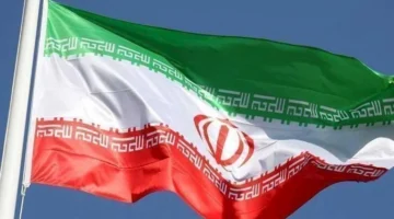 إيران تعرض مشاهد لطائرة مسيرة إسرائيلية سقطت في أصفهان (فيديو)