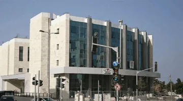 إيران تنبه وتطلب إغلاق قناتين في إسرائيل