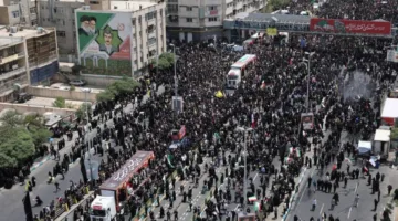 إيران تودع 60 من قادتها العسكريين وخبراء النووي الذين سقطوا في الحرب التي دامت 12 يوماً
