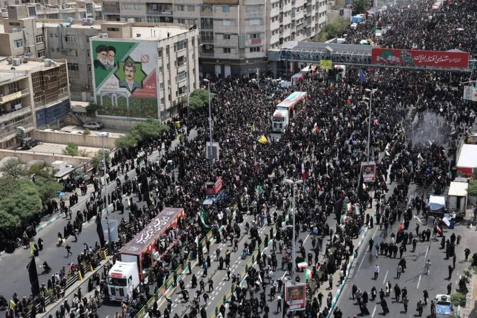 إيران تودع 60 من قادتها العسكريين وخبراء النووي الذين سقطوا في الحرب التي دامت 12 يوماً