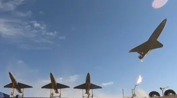 إيران تُعلن عن استهداف مواقع في إسرائيل بواسطة العشرات من مسيّرات آرش.