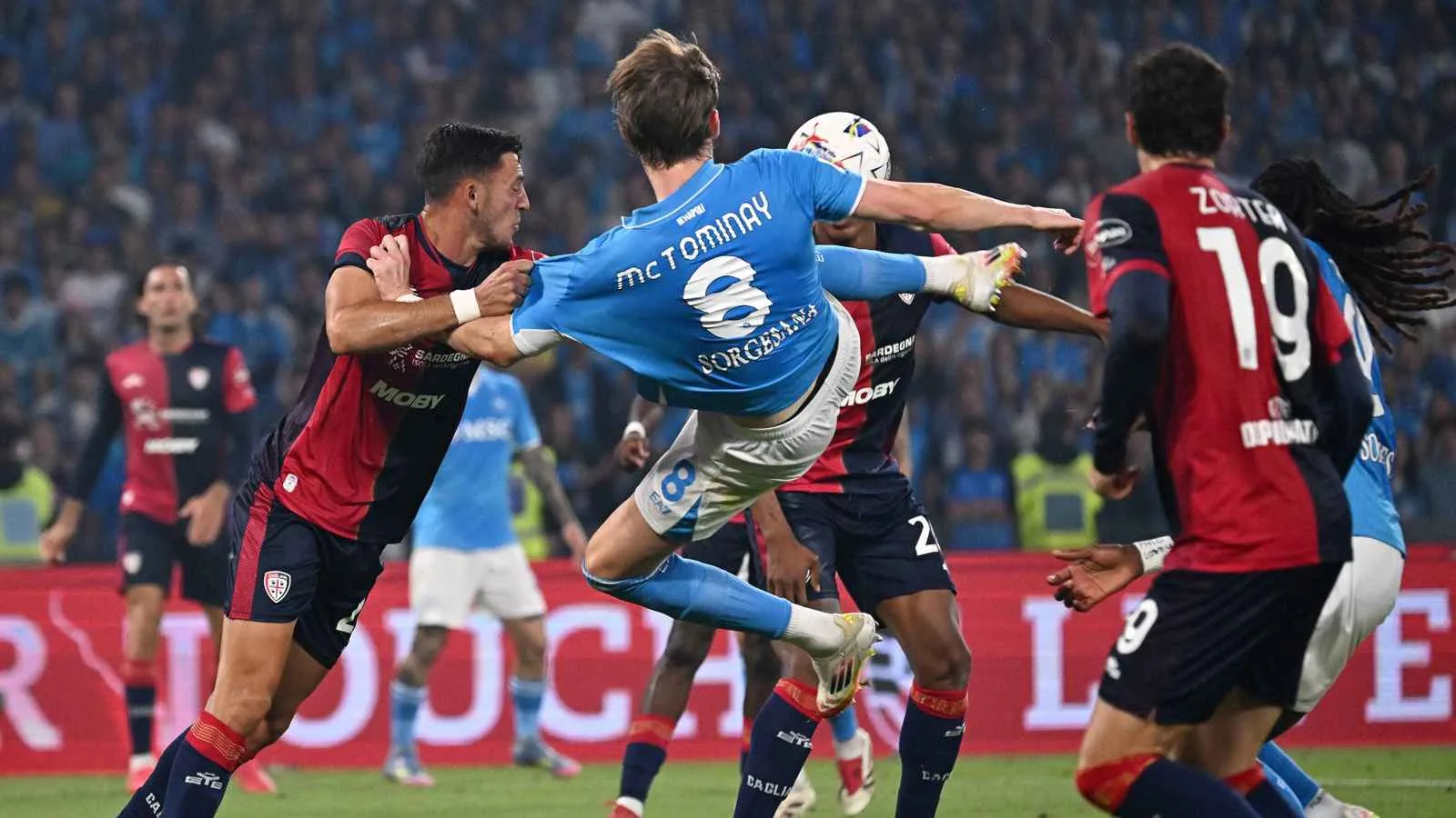 إيطاليا تعتزم إلغاء القاعدة التي تمنع بيع حقوق بث الدوري الإيطالي لمستثمر واحد. إيطاليا تعتزم إلغاء القاعدة التي تمنع بيع حقوق بث الدوري الإيطالي لمستثمر واحد.