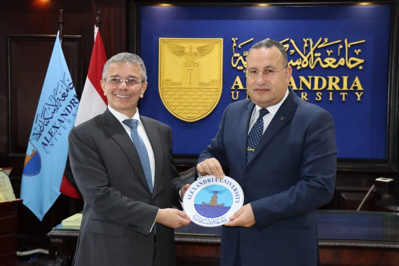 اتفاق تعاون بين “الجمارك” وجامعة الإسكندرية لدعم الاستثمار في تطوير الموارد البشرية اتفاق تعاون بين “الجمارك” وجامعة الإسكندرية لدعم الاستثمار في تطوير الموارد البشرية