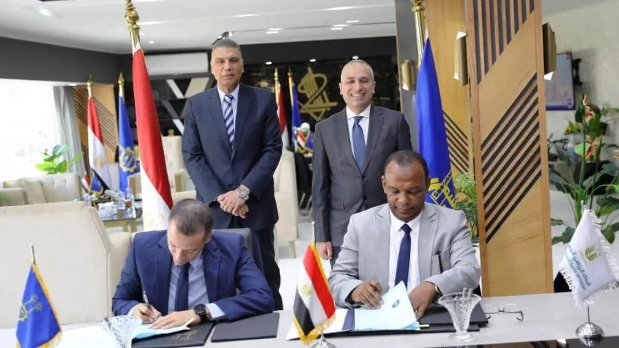 اتفاقية تعاون بين البنك الزراعي المصري ومحافظة أسوان لاستكمال مشروع استبدال وتجديد المركبات اتفاقية تعاون بين البنك الزراعي المصري ومحافظة أسوان لاستكمال مشروع استبدال وتجديد المركبات
