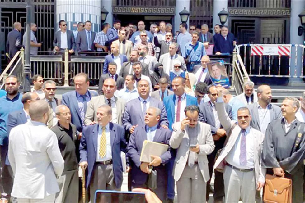 اجتماع طارئ للمحامين يوم السبت المقبل لمناقشة قضية “الرسوم القضائية” اجتماع طارئ للمحامين يوم السبت المقبل لمناقشة قضية “الرسوم القضائية”