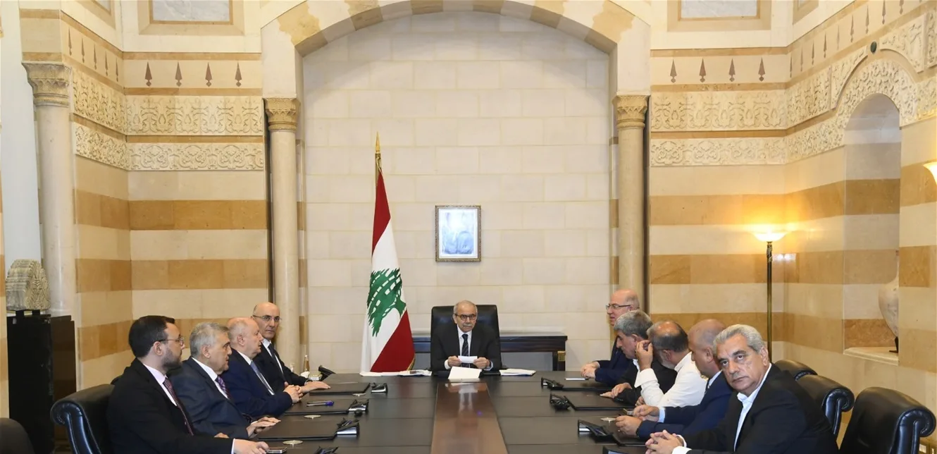 اجتماع في السرايا مع اتحادات النقل البري والعمالية.. وإعلان عن وقف التحركات غداً اجتماع في السرايا مع اتحادات النقل البري والعمالية.. وإعلان عن وقف التحركات غداً