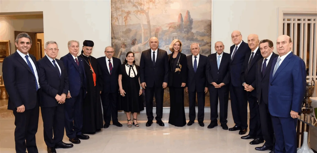 احتفاءً بالرئيس عون وزوجته.. الرئيس سليمان ينظم مأدبة عشاء في منزله باليرزة احتفاءً بالرئيس عون وزوجته.. الرئيس سليمان ينظم مأدبة عشاء في منزله باليرزة