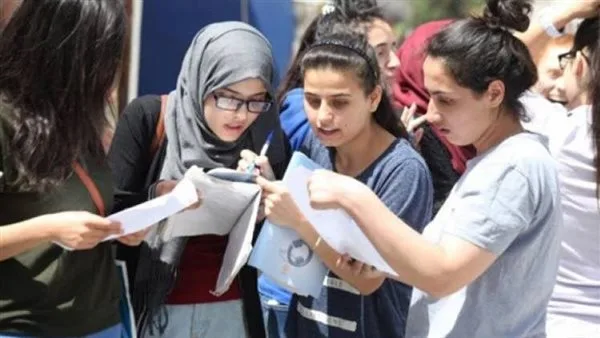 اختلاف وجهات نظر طلاب الثانوية العامة في أسيوط بشأن اختبار اللغة الإنجليزية اختلاف وجهات نظر طلاب الثانوية العامة في أسيوط بشأن اختبار اللغة الإنجليزية