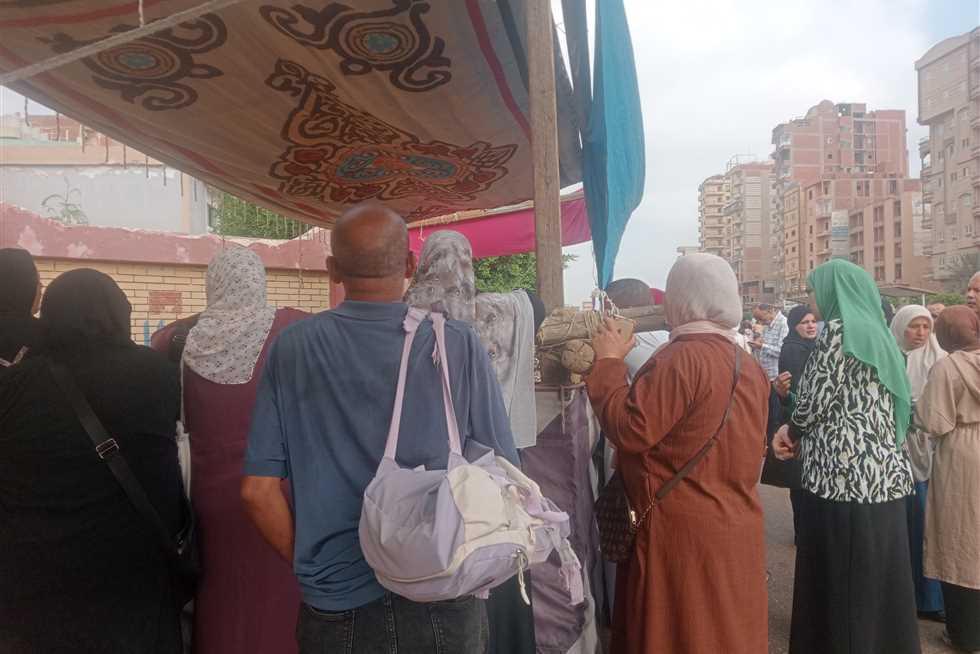 اختلاف وجهات نظر طلاب الثانوية العامة في الشرقية بشأن أداء امتحان اللغة الأجنبية الثانية اختلاف وجهات نظر طلاب الثانوية العامة في الشرقية بشأن أداء امتحان اللغة الأجنبية الثانية