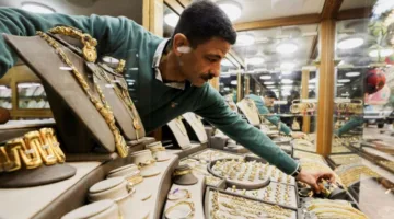 ارتفاع أسعار الذهب بفضل انخفاض الدولار وتراجع التوترات الجيوسياسية