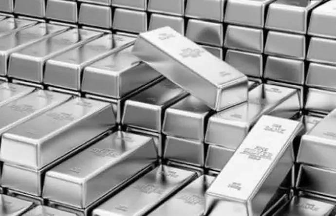 ارتفاع الفضة في تعاملات الإثنين بفضل تراجع الدولار