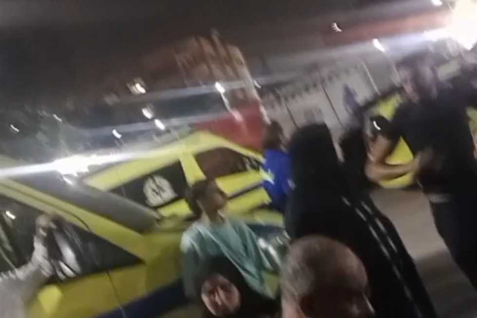 ارتفاع حصيلة ضحايا عقار السيدة زينب إلى 7 أشخاص.. وناجية تكشف عن وجود أم وطفلها تحت الركام ارتفاع حصيلة ضحايا عقار السيدة زينب إلى 7 أشخاص.. وناجية تكشف عن وجود أم وطفلها تحت الركام