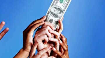 ارتفاع قيمة الدولار اليوم الأربعاء 18-6-2025 ليصل إلى أعلى سعر وهو 50.55 جنيه للبيع في بداية التداولات.