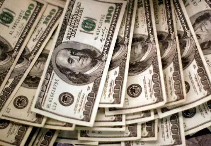 ارتفاع مفاجئ في سعر الدولار اليوم مقابل الجنيه يثير قلق الأسواق المصرية ويحدث اضطراباً في البنوك