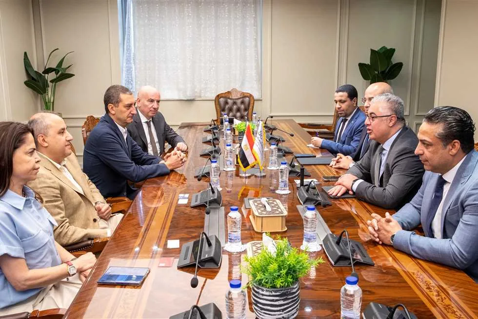 استثمار 18 مليون دولار: توقيع عقد لمشروع تصنيع الغزل في منطقة القنطرة غرب الصناعية (التفاصيل) استثمار 18 مليون دولار: توقيع عقد لمشروع تصنيع الغزل في منطقة القنطرة غرب الصناعية (التفاصيل)