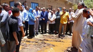 استجابة لمطالب المواطنين.. محافظ الأقصر يأمر بحل مشكلة المياه السطحية في مدينة إسنا.