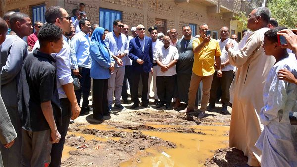 استجابة لمطالب المواطنين.. محافظ الأقصر يأمر بحل مشكلة المياه السطحية في مدينة إسنا. استجابة لمطالب المواطنين.. محافظ الأقصر يأمر بحل مشكلة المياه السطحية في مدينة إسنا.