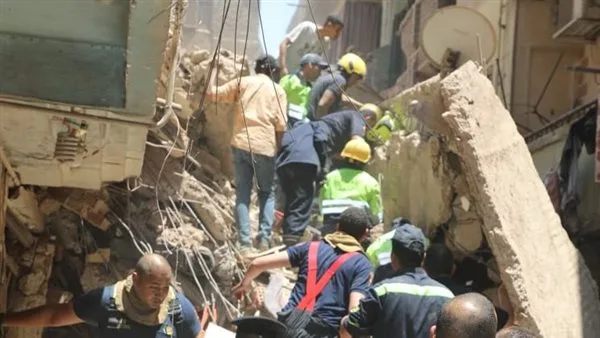 استخراج جثة وإصابة 6 أشخاص نتيجة انهيار مبنيين وتشقق ثالث في حدائق القبة استخراج جثة وإصابة 6 أشخاص نتيجة انهيار مبنيين وتشقق ثالث في حدائق القبة