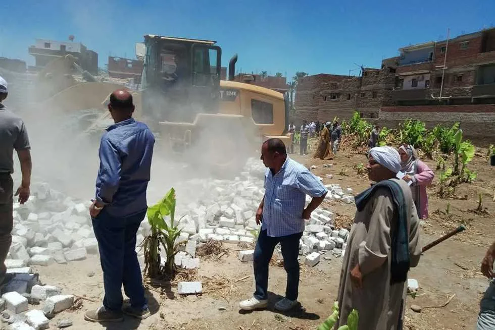 “استرجاع الأراضي”: 98 ألف عقد جديد الشهر المقبل مع تسريع إجراءات تقنين الأوضاع. “استرجاع الأراضي”: 98 ألف عقد جديد الشهر المقبل مع تسريع إجراءات تقنين الأوضاع.