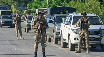 استشهاد 13 عسكريًا جراء هجوم انتحاري في باكستان