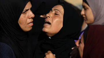استشهاد 33 فلسطينيًا، بينهم 11 من طالبي المساعدات، في مجزرة جديدة بغزة.