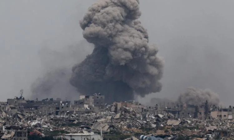 استشهاد 8 فلسطينيين في خان يونس وقيام الاحتلال بعمليات مداهمة في عدة مناطق بالضفة الغربية استشهاد 8 فلسطينيين في خان يونس وقيام الاحتلال بعمليات مداهمة في عدة مناطق بالضفة الغربية