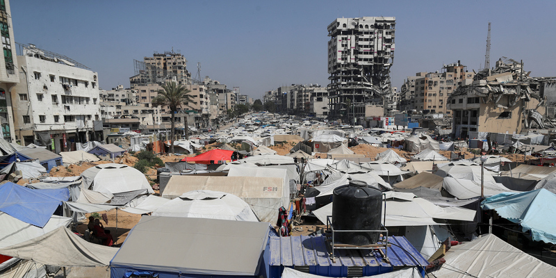 استشهاد أربعة فلسطينيين جراء قصف إسرائيلي لخيمة تأوي نازحين في خان يونس استشهاد أربعة فلسطينيين جراء قصف إسرائيلي لخيمة تأوي نازحين في خان يونس