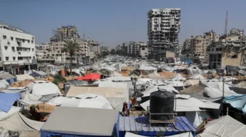 استشهاد ثلاثة فلسطينيين نتيجة قصف للاحتلال الإسرائيلي في “حي التفاح” بغزة.
