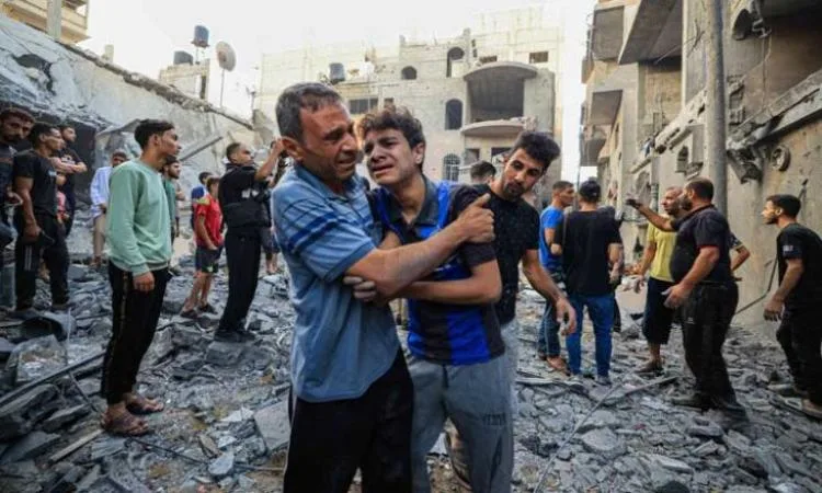 استشهاد سبعة فلسطينيين جراء قصف الاحتلال لمخيّم للنازحين غرب مدينة غزة استشهاد سبعة فلسطينيين جراء قصف الاحتلال لمخيّم للنازحين غرب مدينة غزة